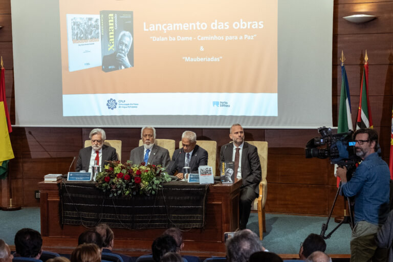 lanamento-livros-xanana-gusmo_-20_54075924765_o