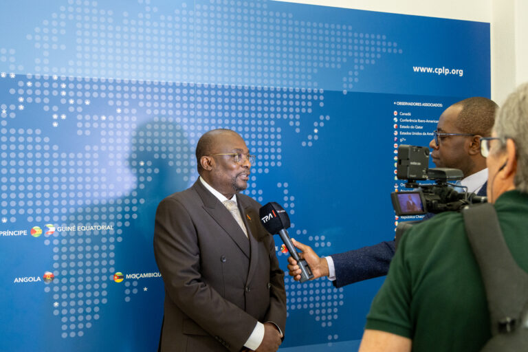 secretrio-executivo-recebe-cartas-credenciais-do-representante-permanente-de-angola-junto-da-cplp_54551888918_o