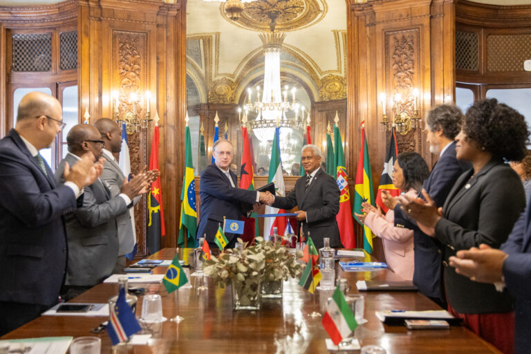 assinatura-do-memorando-de-entendimento-entre-a-cplp-e-a-opaq_38_54565671284_o
