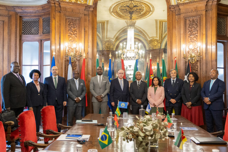 assinatura-do-memorando-de-entendimento-entre-a-cplp-e-a-opaq_43_54564614172_o