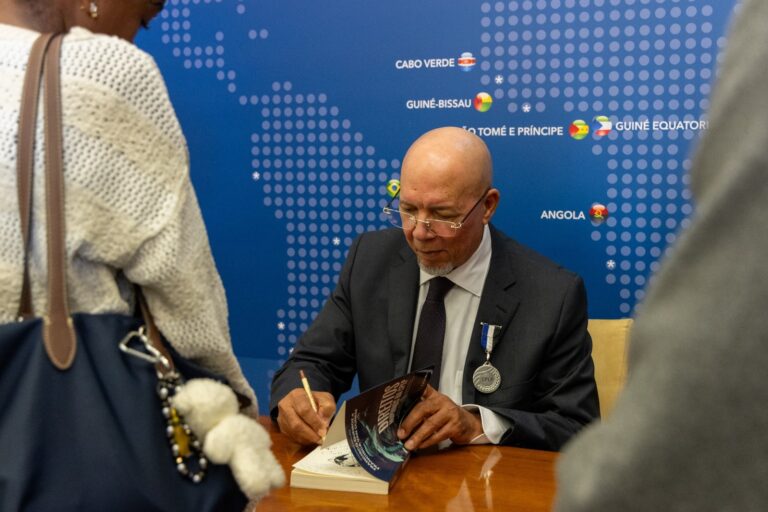 lanamento-do-livro-direitos-humanos-na-cplp--reflexes-de-ex-ministros-e-secretrios-de-estado-da-justia_55106643626_o