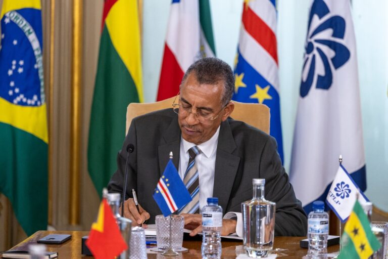 ministro-dos-negcios-estrangeiros-de-cabo-verde-visitou-sede-da-cplp_55143372292_o