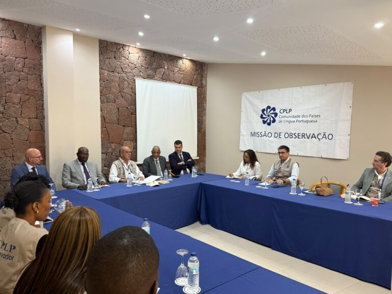 chefe-da-moe-cplp-em-encontro-com-embaixadores-dos-estados-membros-em-cabo-verde-13_55277555256_o