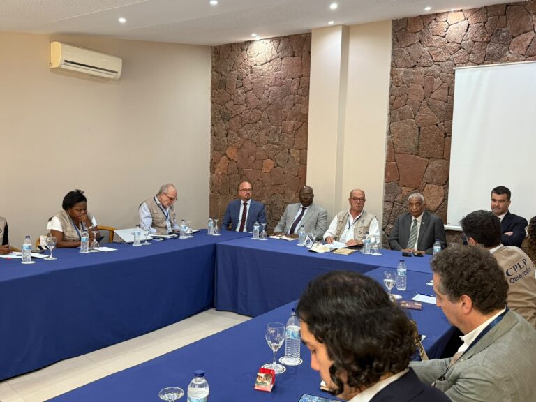 chefe-da-moe-cplp-em-encontro-com-embaixadores-dos-estados-membros-em-cabo-verde-1_55277685373_o