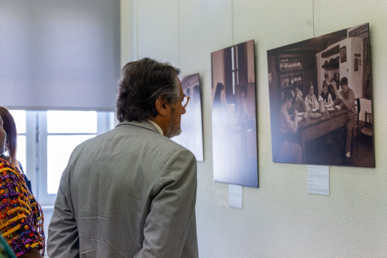 andorra-celebra-30-anos-da-cplp-com-exposio-retratos-de-hoje-e-de-antes_55381161291_o