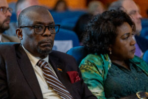 Representante Permanente de Angola junto da CPLP participa na exposição “Retratos de hoje e de antes”
