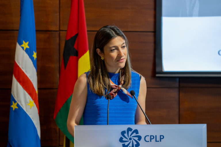 andorra-celebra-30-anos-da-cplp-com-exposio-retratos-de-hoje-e-de-antes_55381288738_o