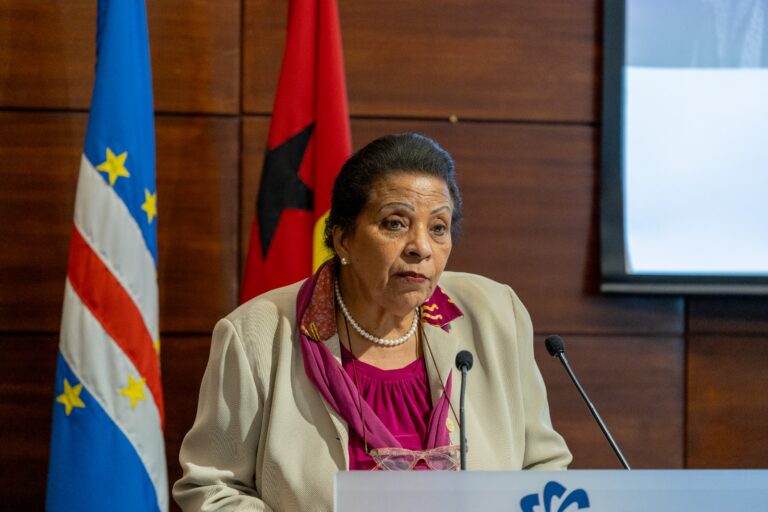 andorra-celebra-30-anos-da-cplp-com-exposio-retratos-de-hoje-e-de-antes_55381557175_o