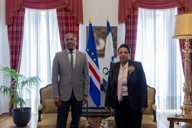 primeiro-ministro-de-cabo-verde-visita-sede-da-cplp_-1_55381995277_o