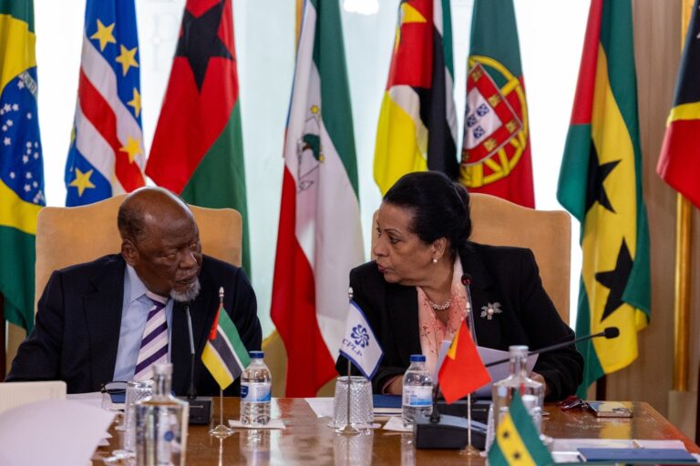 joaquim-chissano-visitou-sede-da-cplp_55590004853_o