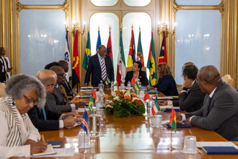joaquim-chissano-visitou-sede-da-cplp_55590005203_o