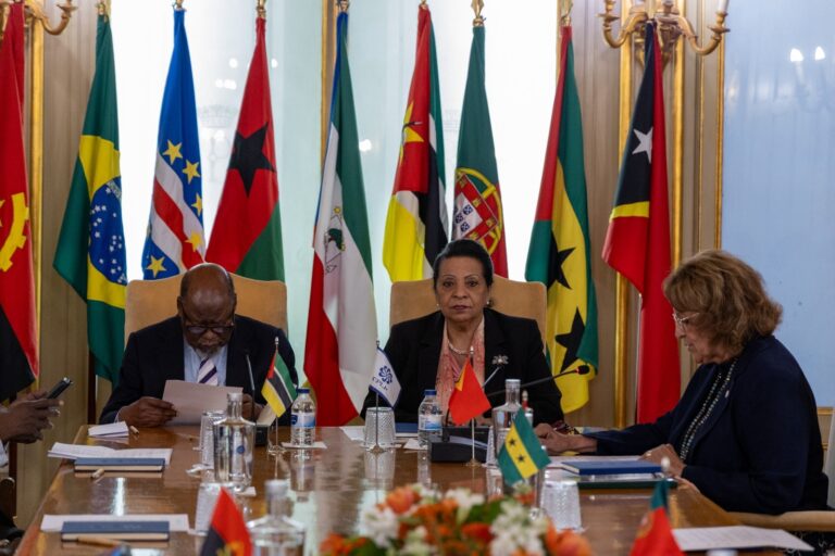 joaquim-chissano-visitou-sede-da-cplp_55590299580_o